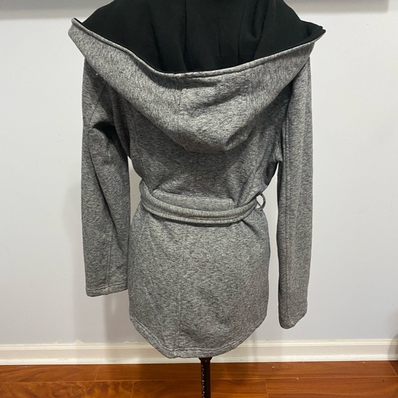 Wrap around winter coat. - Picture 4 of 8